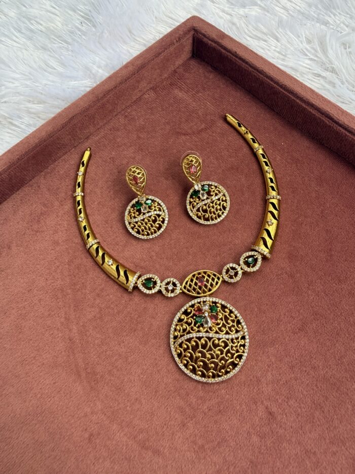 Short Necklace With EaringsAJP2026-1015