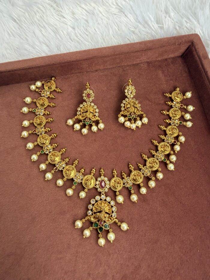 Short Necklace With EaringsAJP2026-1008