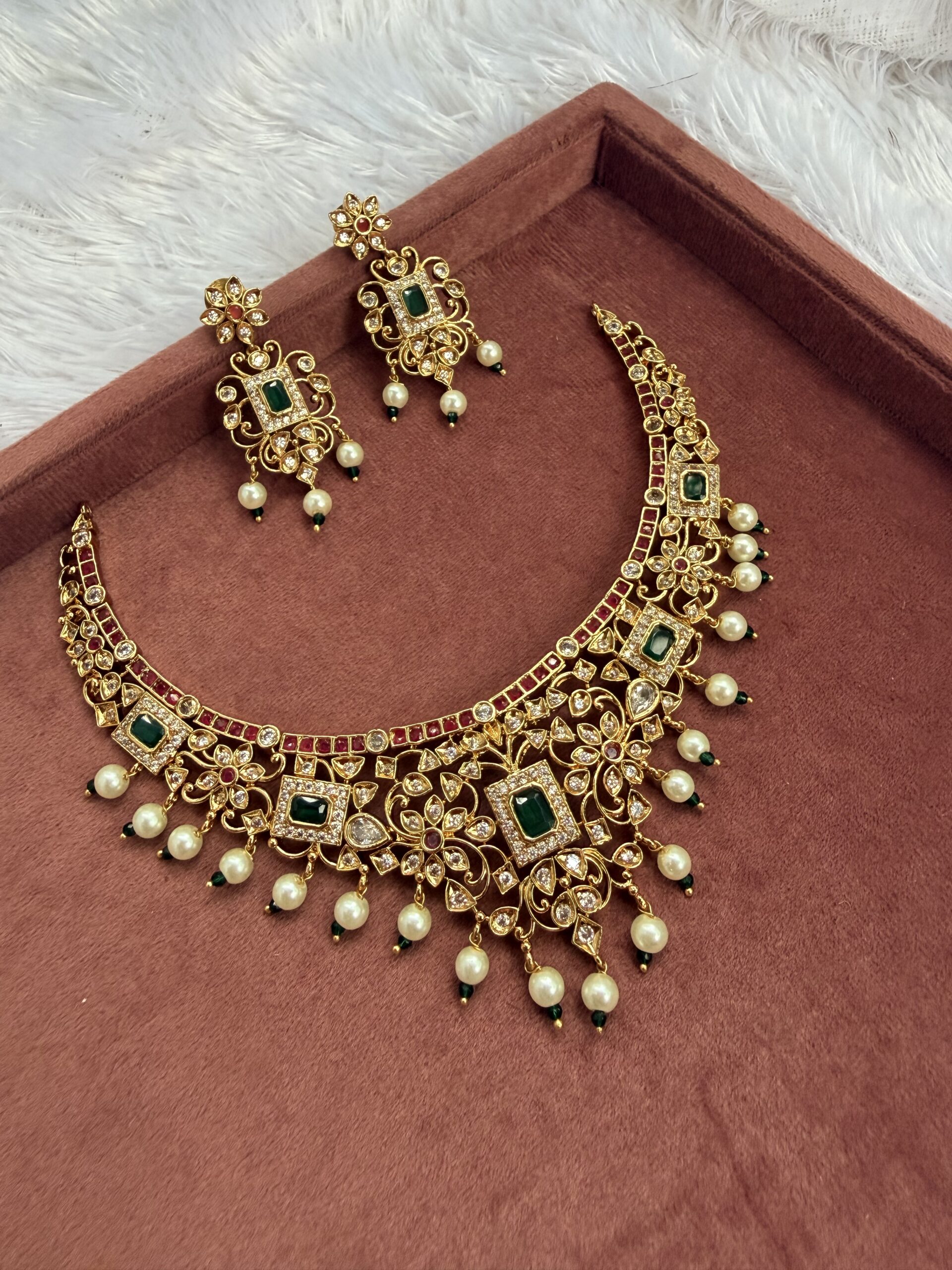 Short Necklace With EaringsAJP2026-1007
