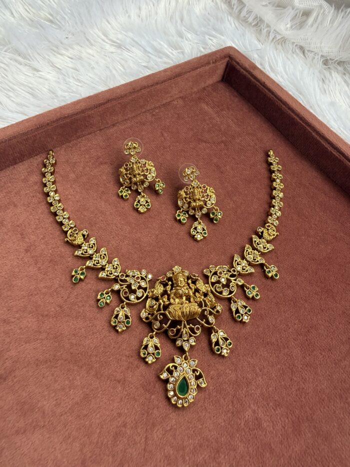 Short Necklace With EaringsAJP2026-1022