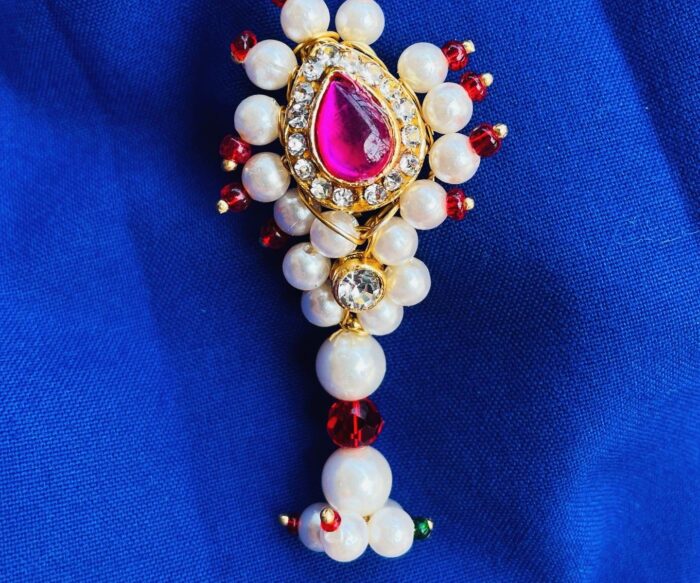 Traditional Nath Style Saree Pin AJP2024-70