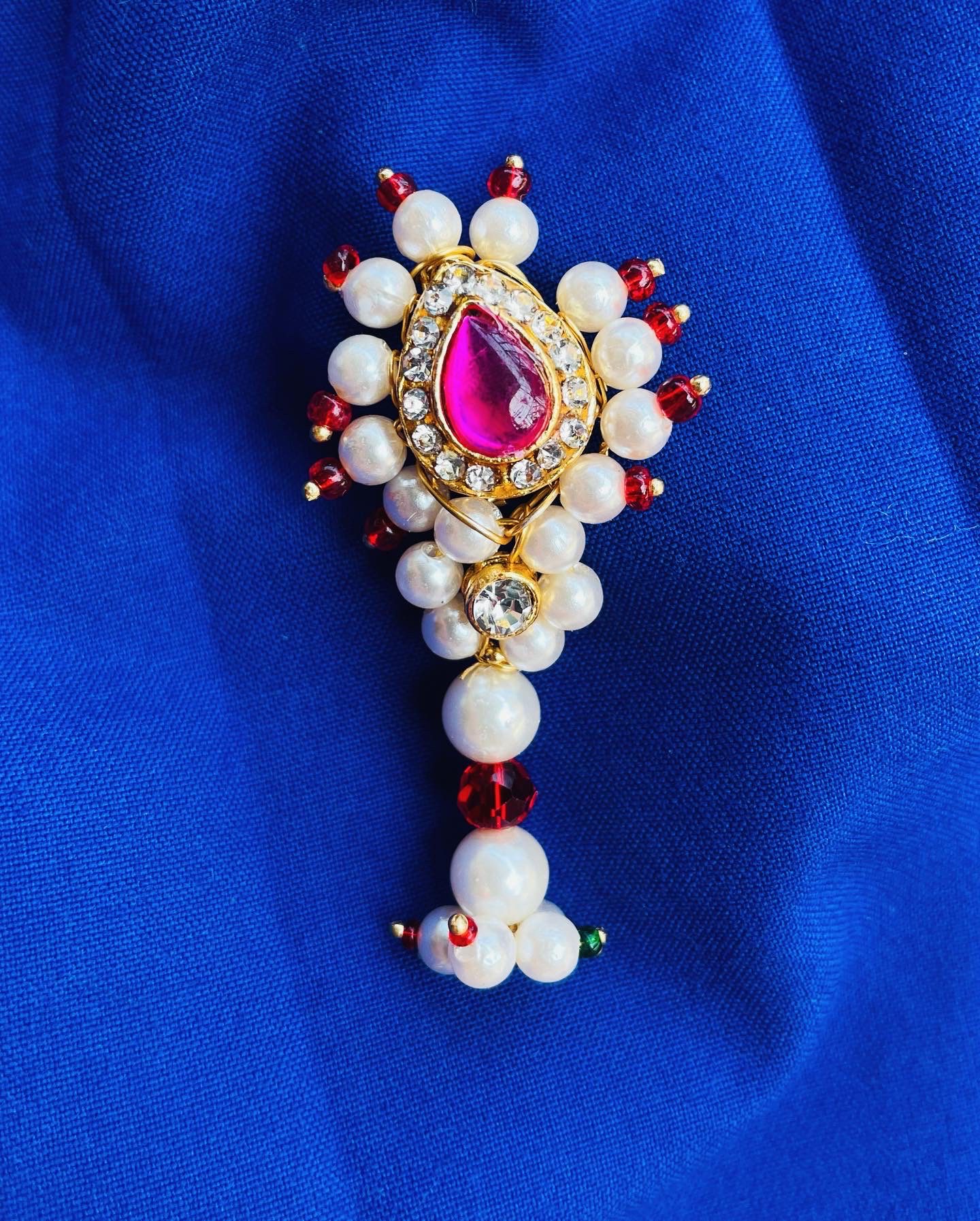 Traditional Nath Style Saree Pin AJP2024-70