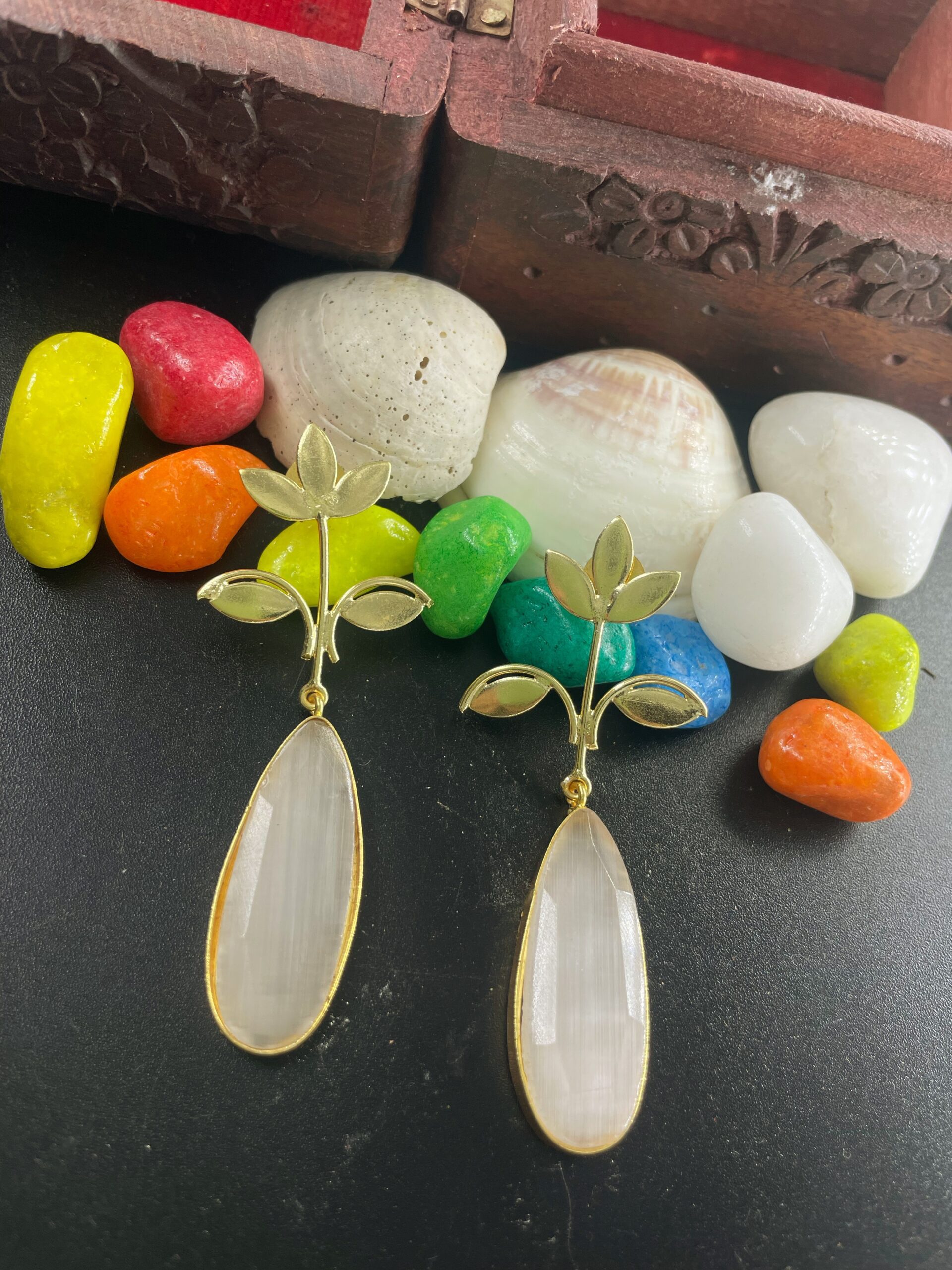 Gold-Toned Teardrop Shaped Drop Earrings AJP2023-198