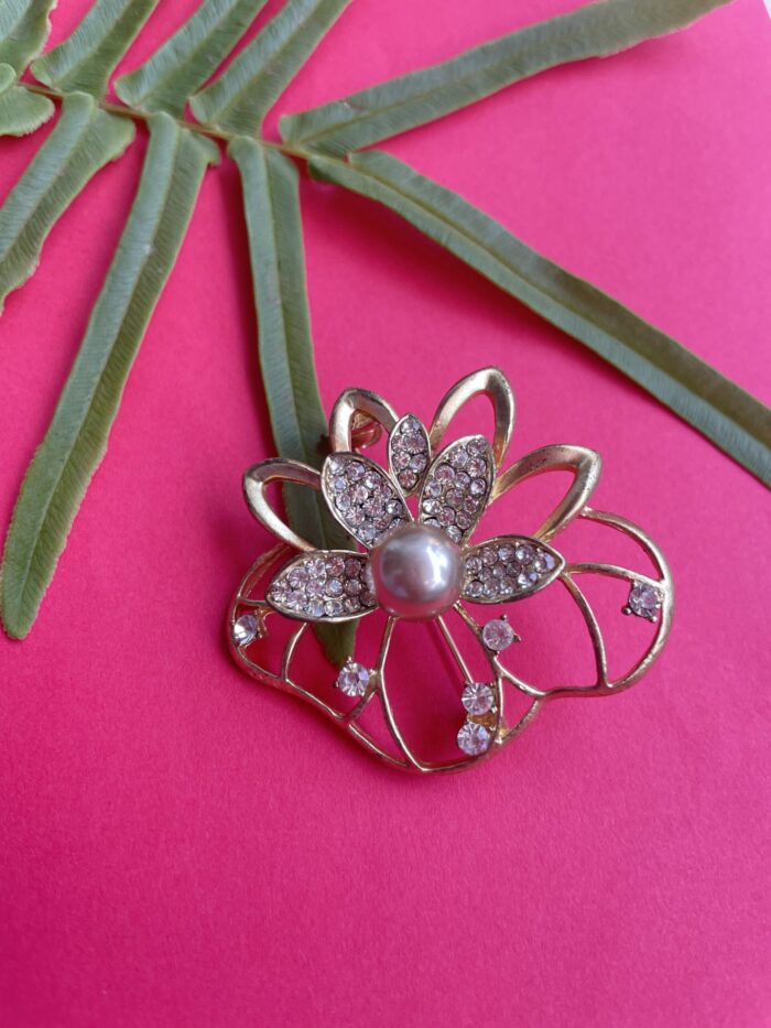 Gold-Plated Pearl & Artificial Crystal Studded Floral-Shaped Brooch AJP2023-64