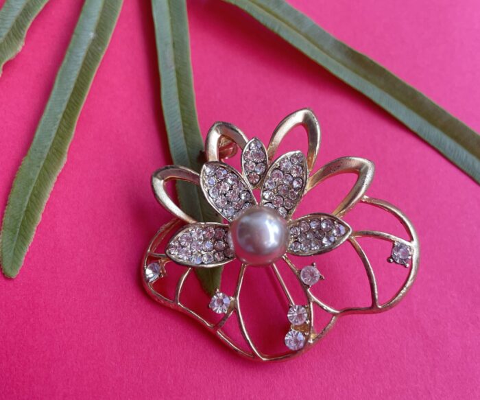 Gold-Plated Pearl & Artificial Crystal Studded Floral-Shaped Brooch AJP2023-64