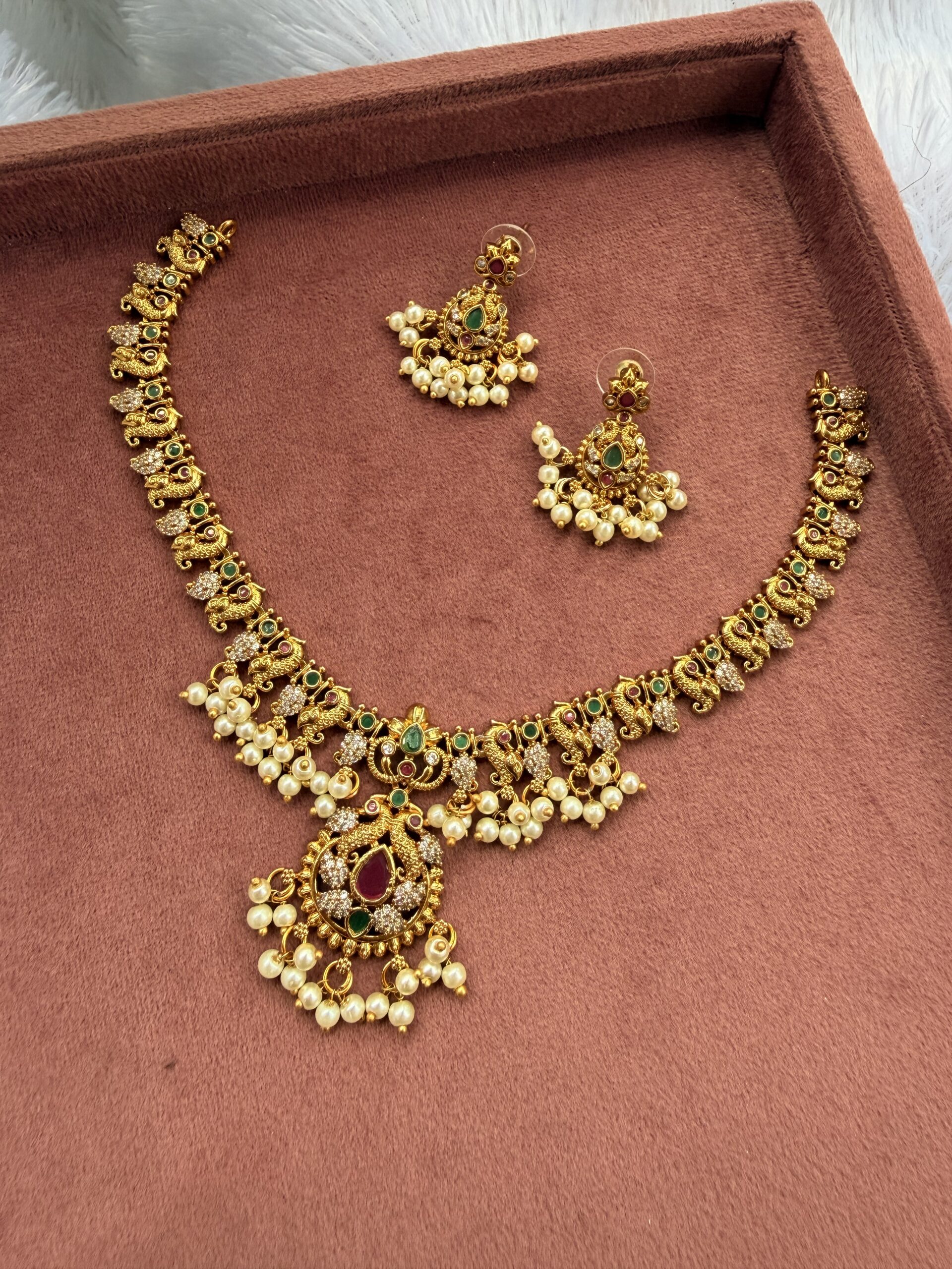 Short Necklace With EaringsAJP2026-1043
