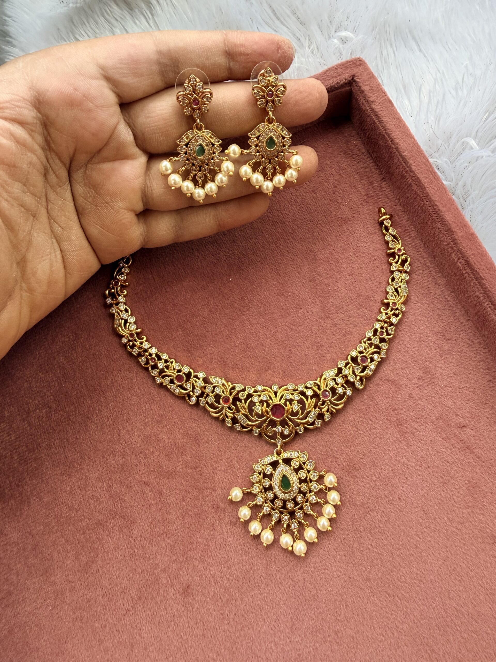Short Necklace With EaringsAJP2026-1045