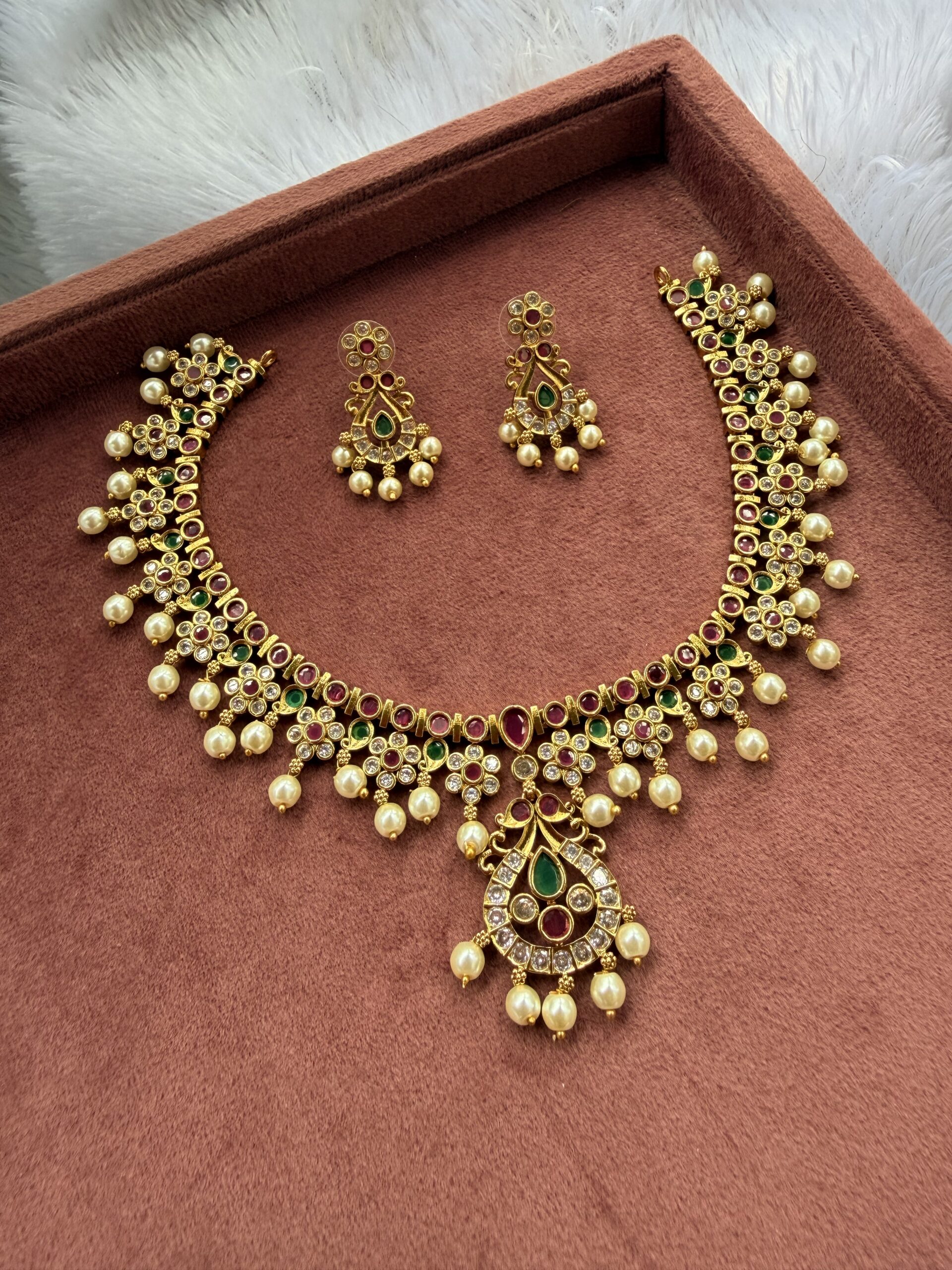 Traditional Short Necklace With EaringsAJP2026-1047