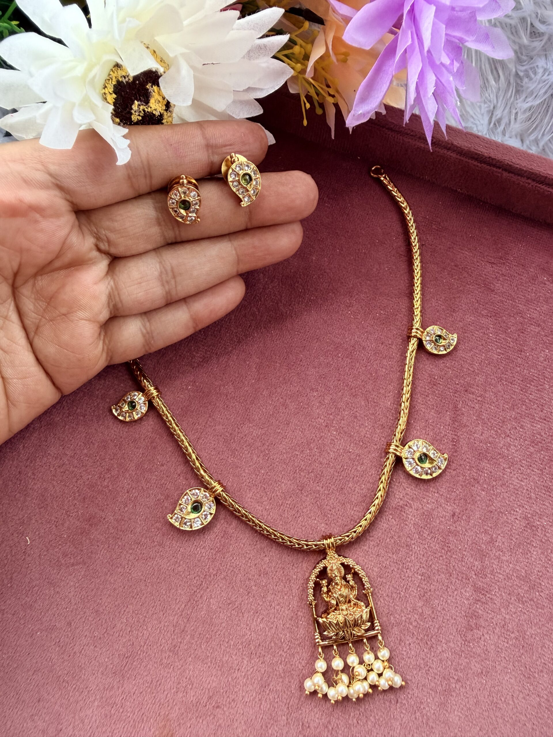 Short Necklace With EaringsAJP2026-1049
