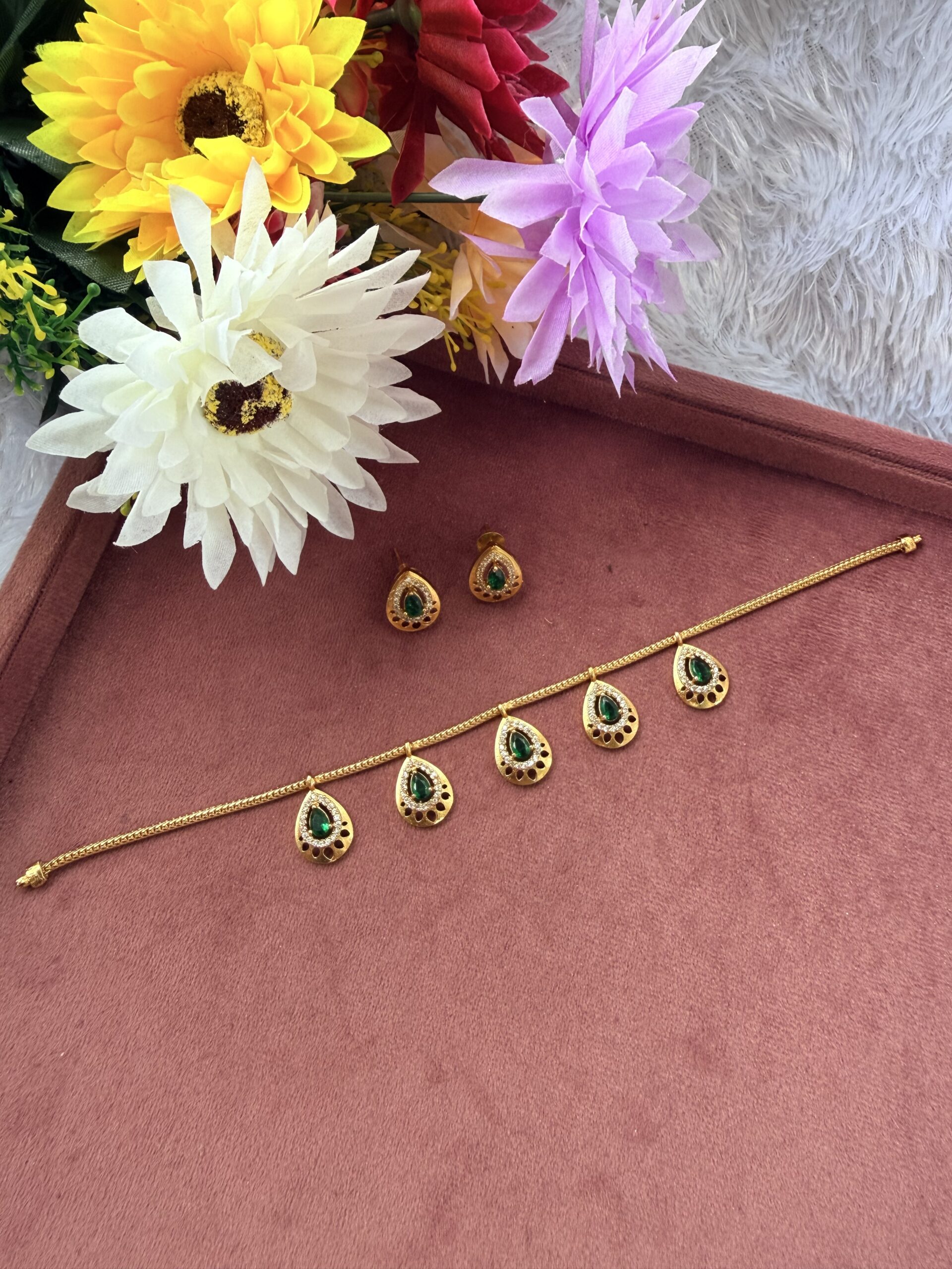 Short Necklace With EaringsAJP2026-1051
